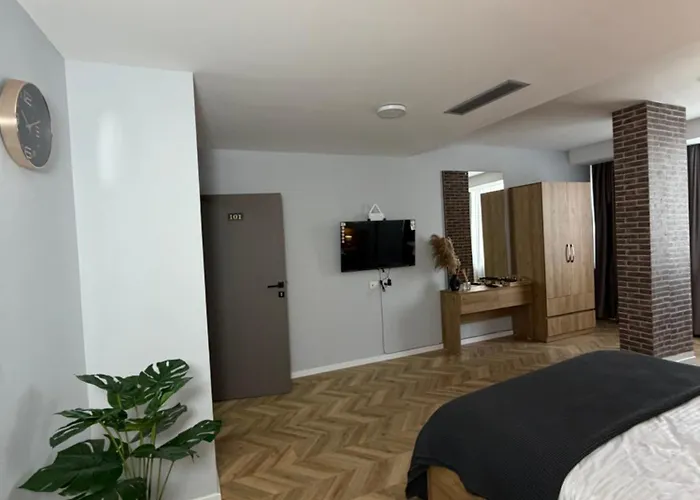 Onin Pensión Tirana