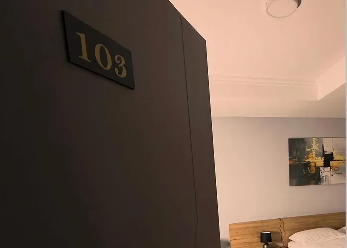 Pensión Onin Tirana